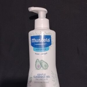 Mustela Gentle Cleansing Gel for Kids - White
